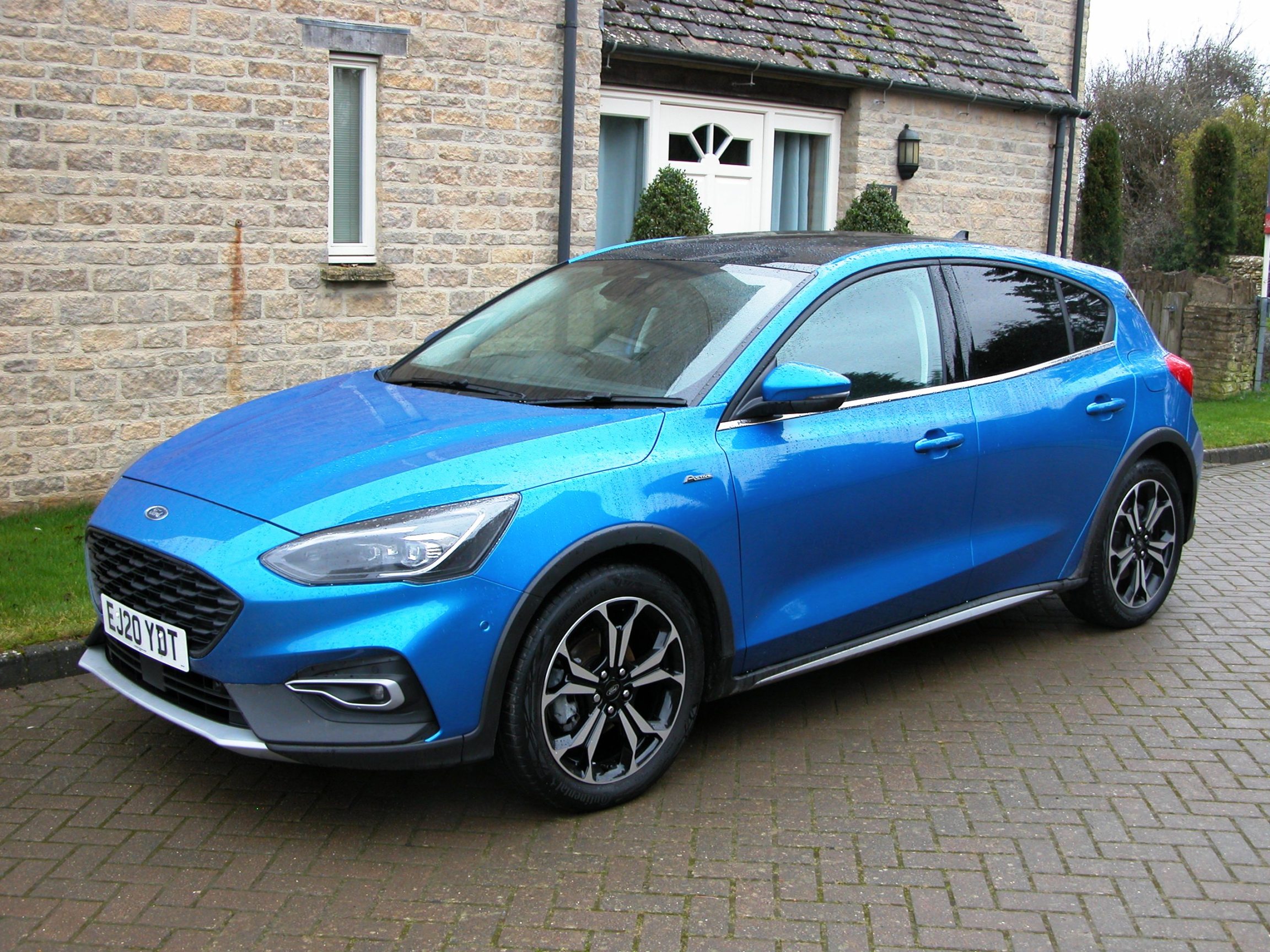 https://www.wheels-alive.co.uk/wp-content/uploads/2021/02/Ford-Focus-1.0-mHEV-Active-X-Vignale-side-front-static-view.jpg